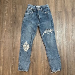 Abercrombie high rise distressed mom Jean sz 23